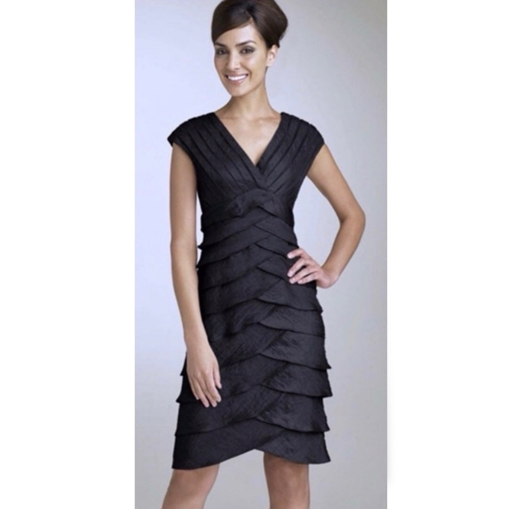 ADRIANNA PAPELL Iridescent Backless Sleeveless Dress Tiered Scalloped Black